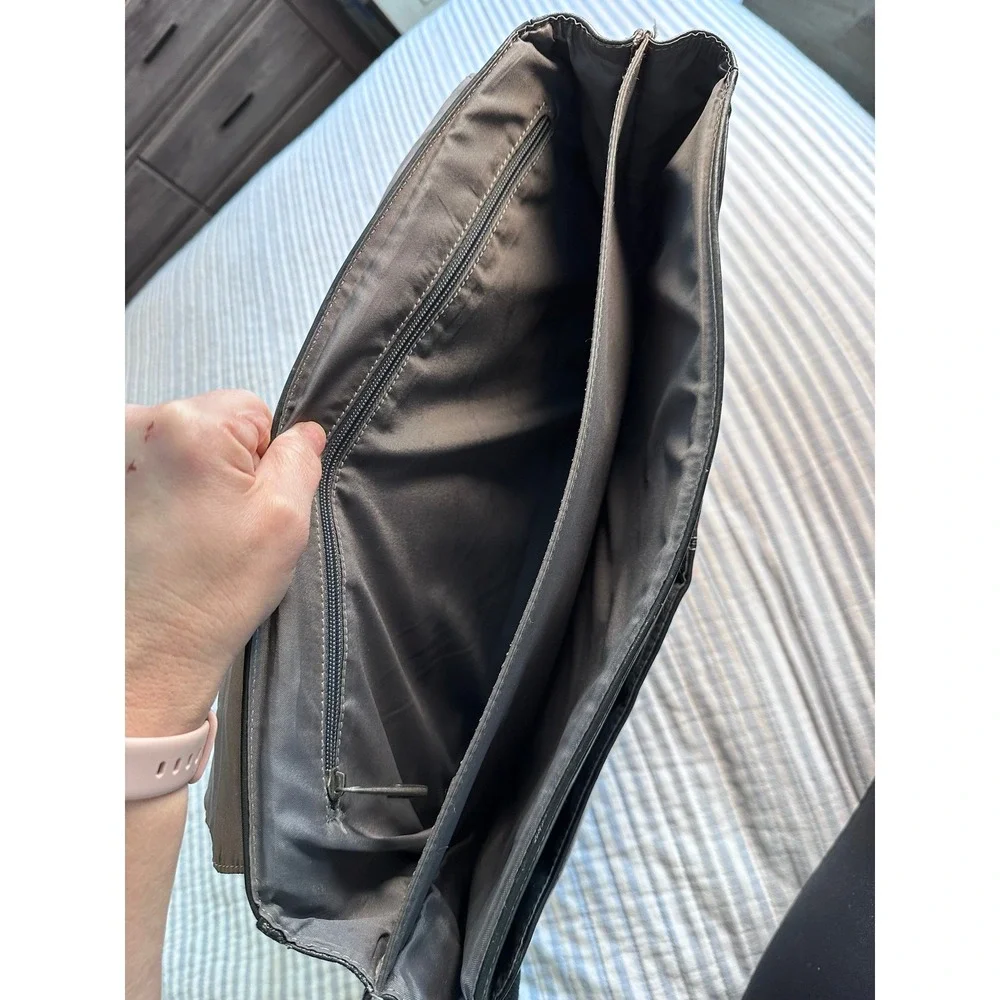 Samsonite‎ Black Leather Messenger Bag Laptop Briefcase Flap Over Crossbody